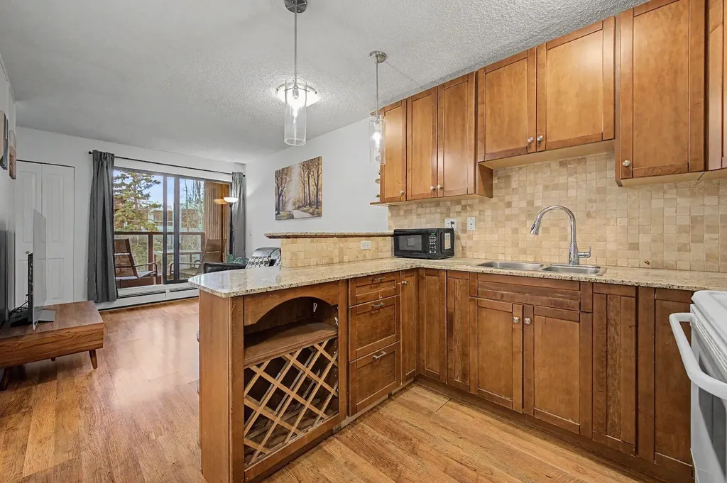 2130 17 Street SW Calgary AB T2T4M4