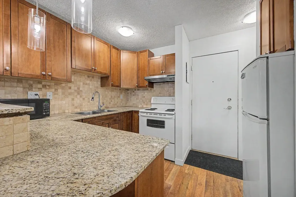 2130 17 Street SW Calgary AB T2T4M4