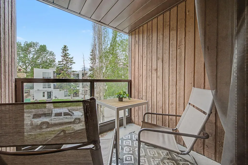 2130 17 Street SW Calgary AB T2T4M4