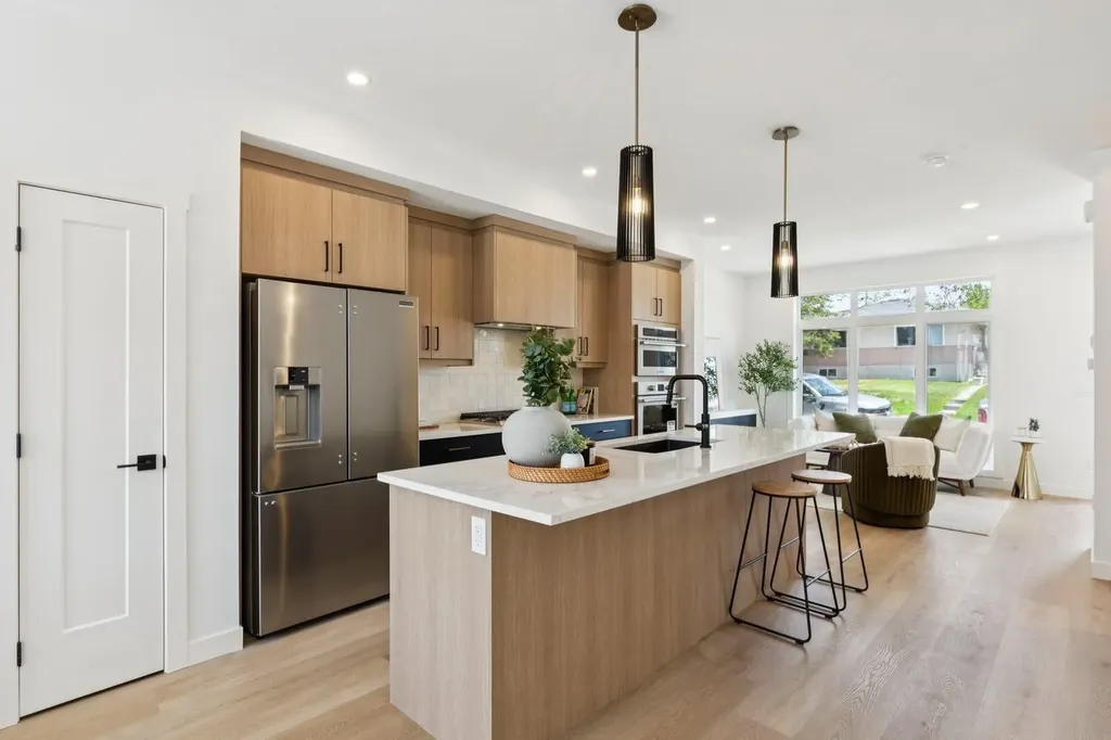 3103 42 Street SW Calgary AB T3E 3M4