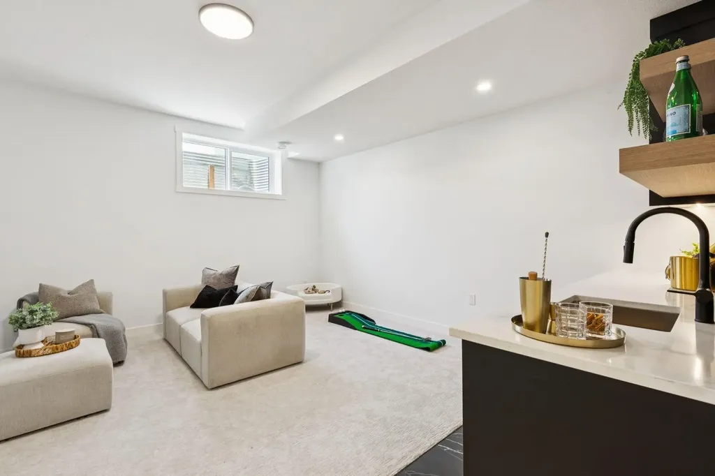 3103 42 Street SW Calgary AB T3E 3M4