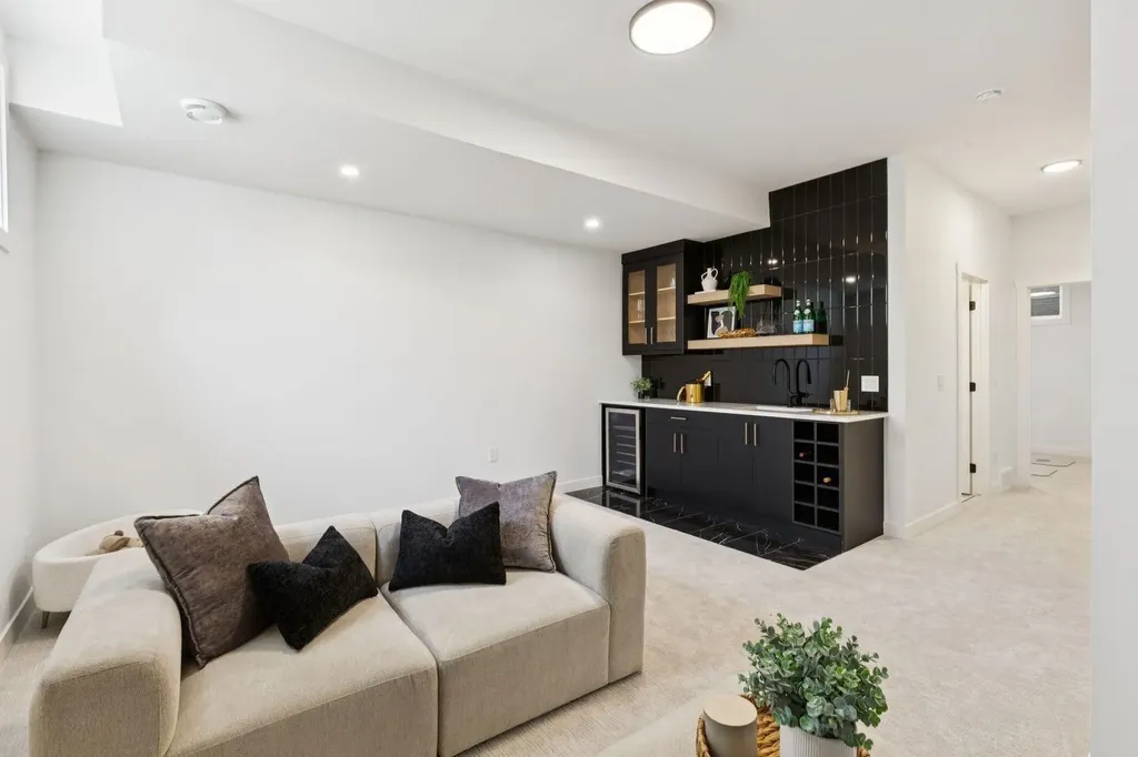 3103 42 Street SW Calgary AB T3E 3M4