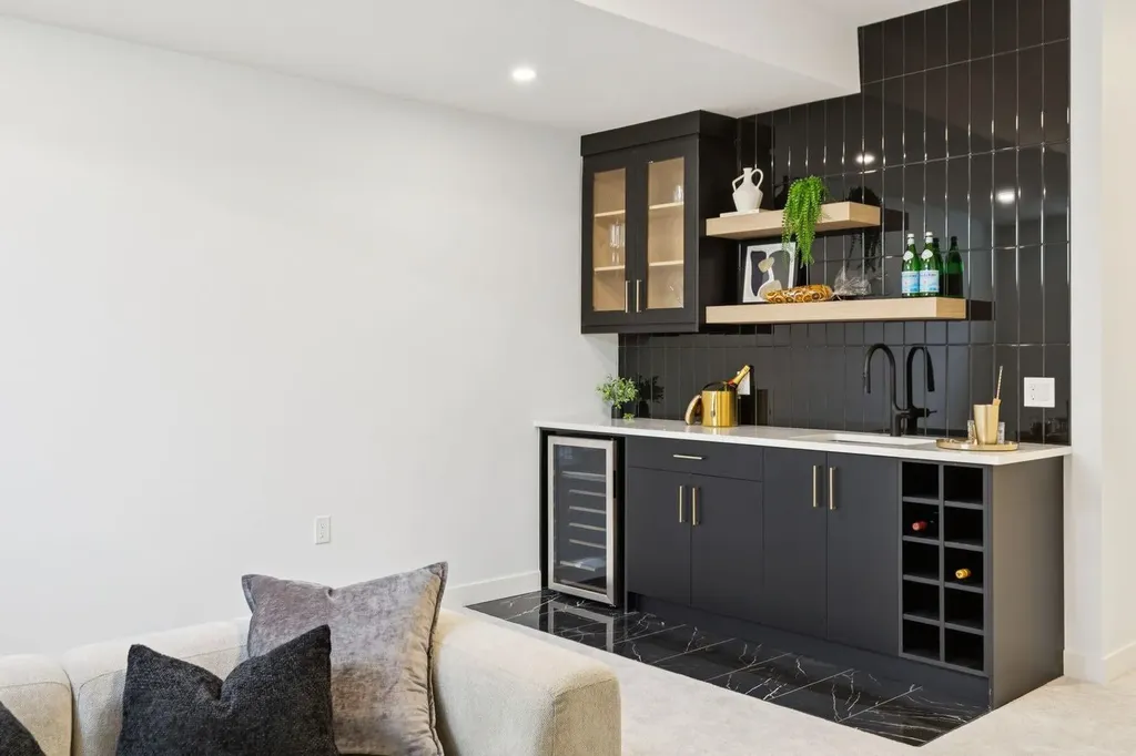 3103 42 Street SW Calgary AB T3E 3M4