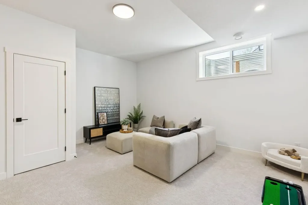 3103 42 Street SW Calgary AB T3E 3M4