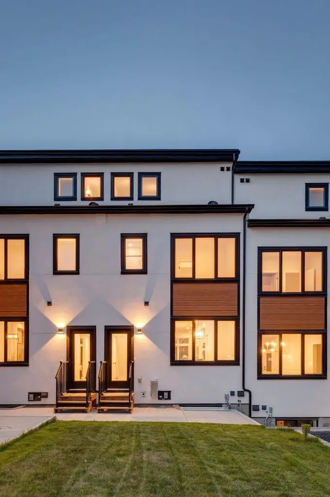 3103 42 Street SW Calgary AB T3E 3M4
