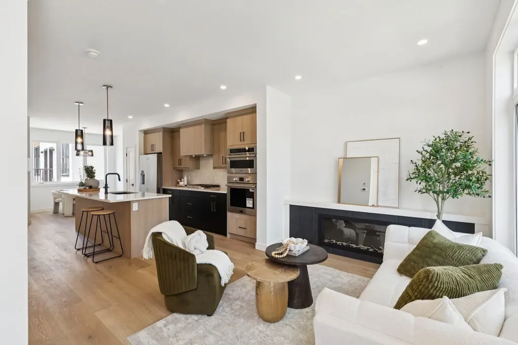 3103 42 Street SW Calgary AB T3E 3M4