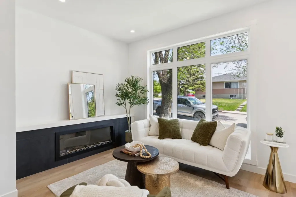 3103 42 Street SW Calgary AB T3E 3M4