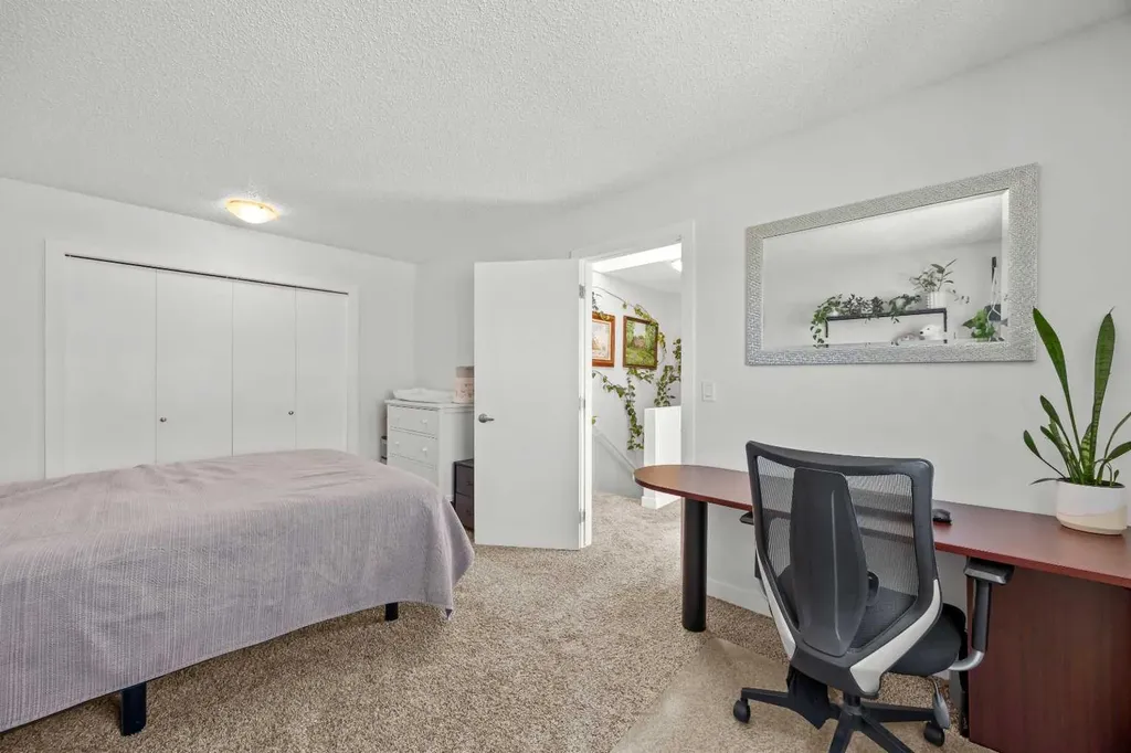1720 13 Street SW Calgary AB T2T 3P4