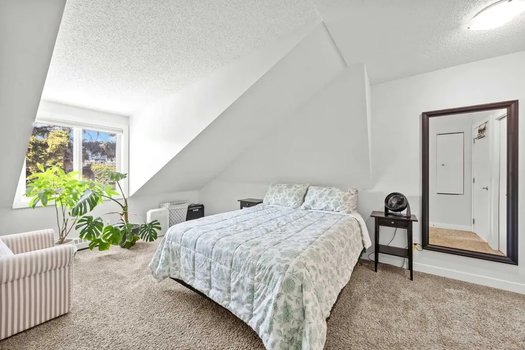 1720 13 Street SW Calgary AB T2T 3P4