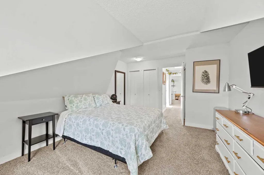 1720 13 Street SW Calgary AB T2T 3P4