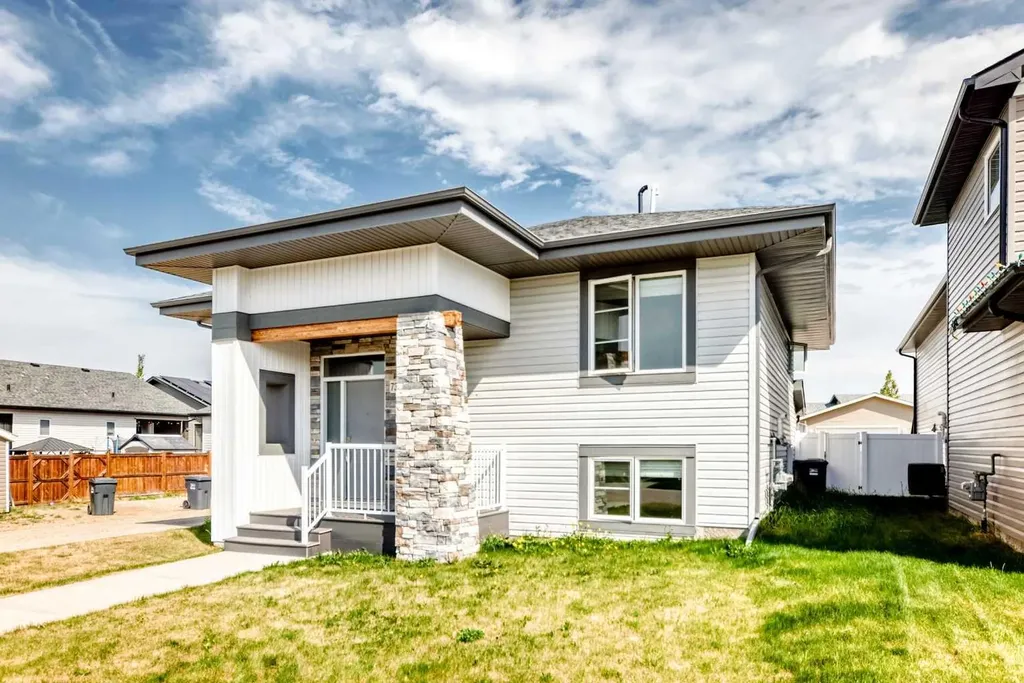 739 Cypress Lane Springbrook AB T4S 0N9