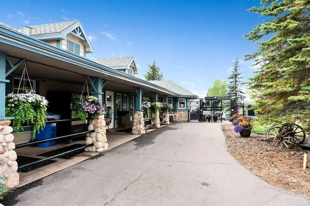 428 Chaparral Ravine View SE Calgary AB T2X 0A5