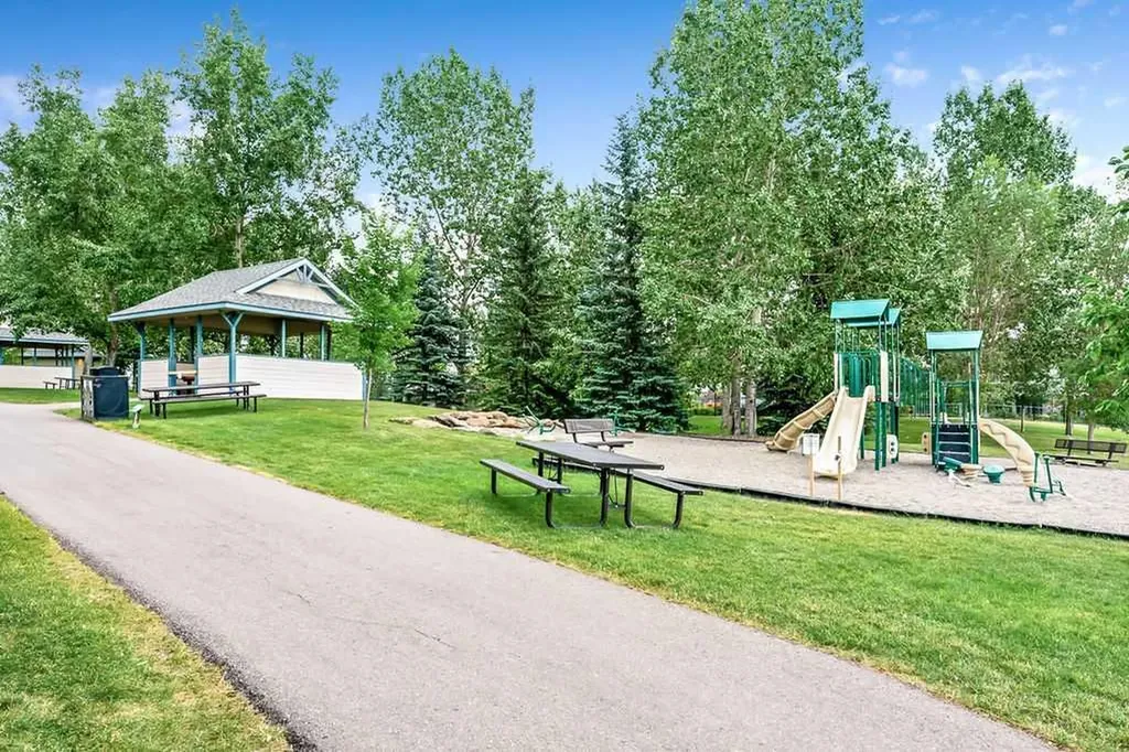 428 Chaparral Ravine View SE Calgary AB T2X 0A5