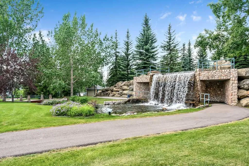 428 Chaparral Ravine View SE Calgary AB T2X 0A5