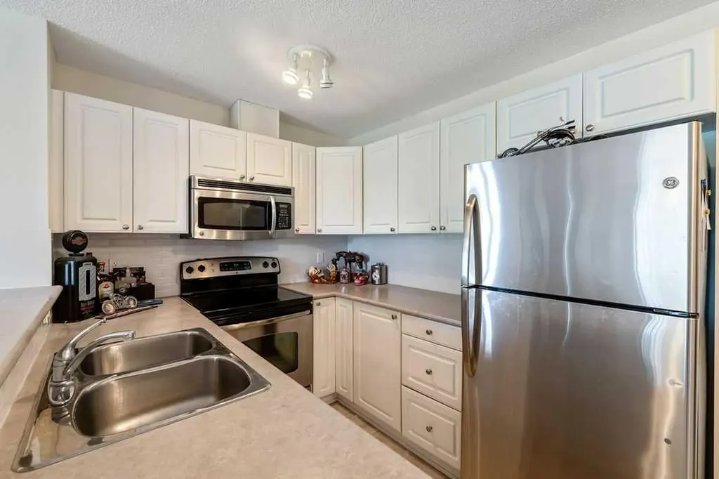 428 Chaparral Ravine View SE Calgary AB T2X 0A5