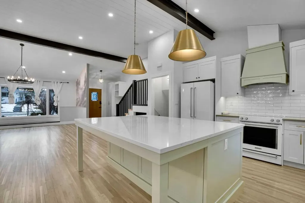 64 Hartford Road NW Calgary AB T2K2A5