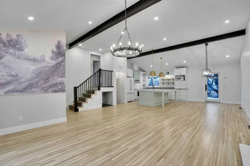 64 Hartford Road NW Calgary AB T2K2A5