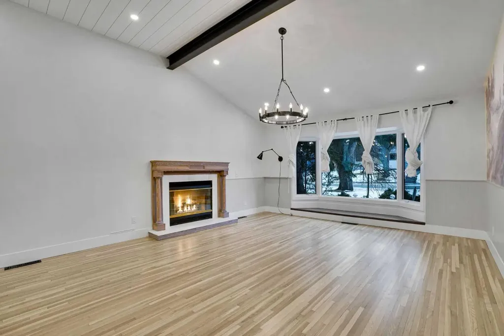 64 Hartford Road NW Calgary AB T2K2A5