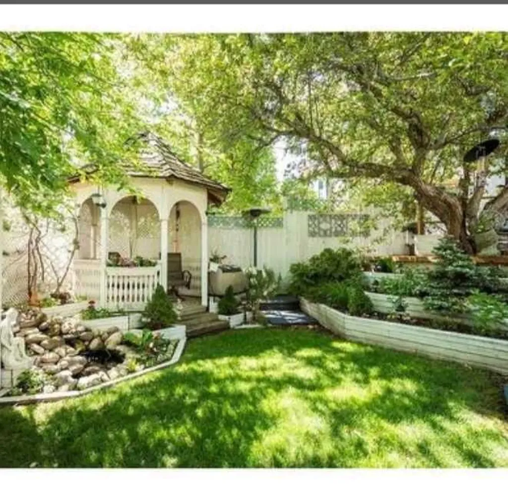 64 Hartford Road NW Calgary AB T2K2A5