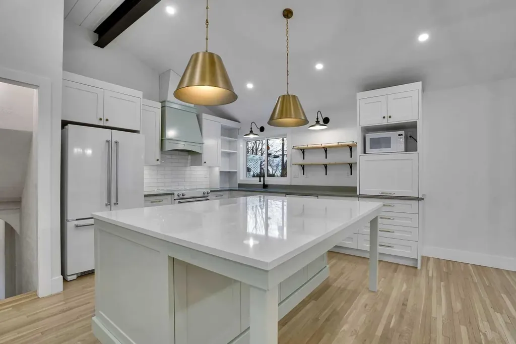 64 Hartford Road NW Calgary AB T2K2A5