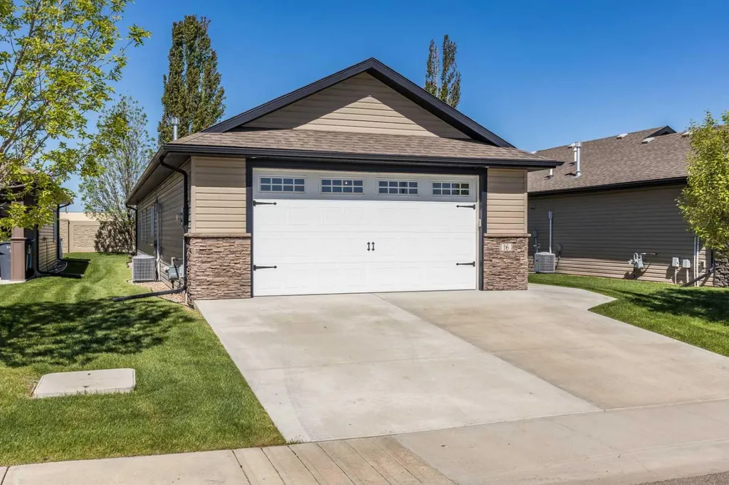 16 Wheatland Drive SE Medicine Hat AB T1B0M7