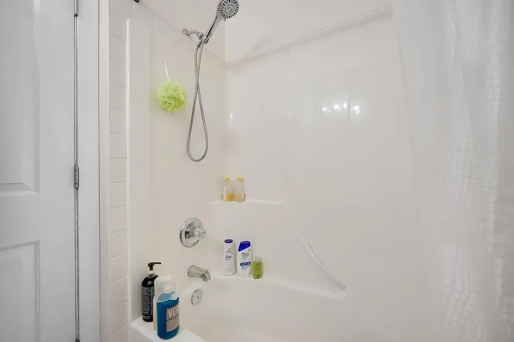 1920 14 Avenue NE Calgary AB T2E8V4
