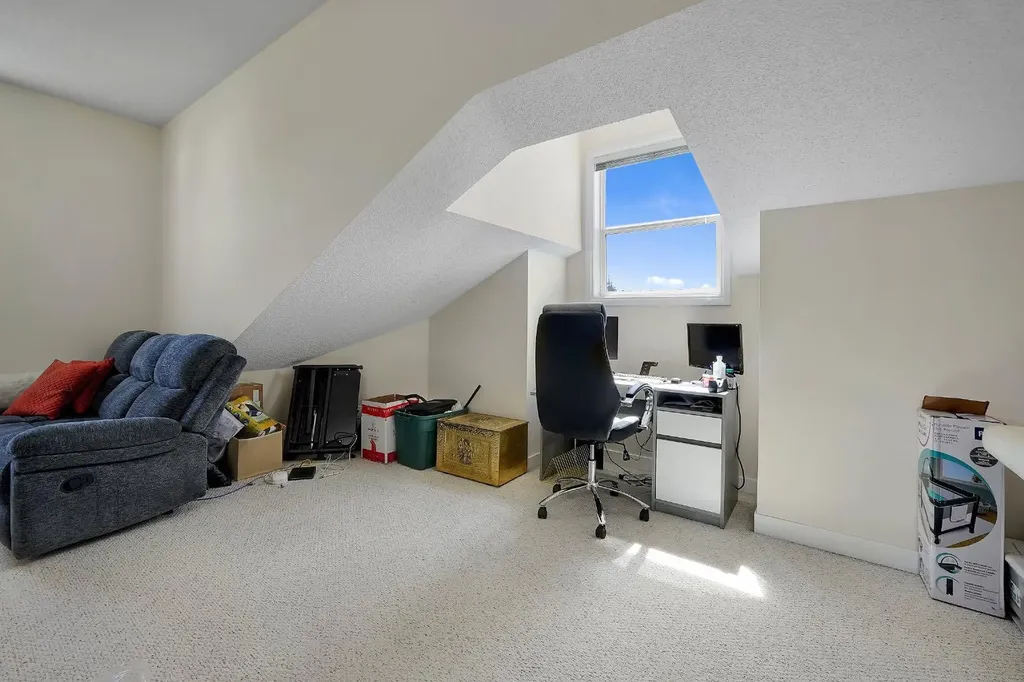1920 14 Avenue NE Calgary AB T2E8V4