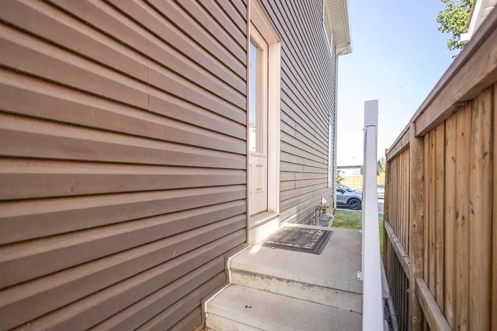 49 Auburn Crest Lane SE Calgary AB T3M 0Z1
