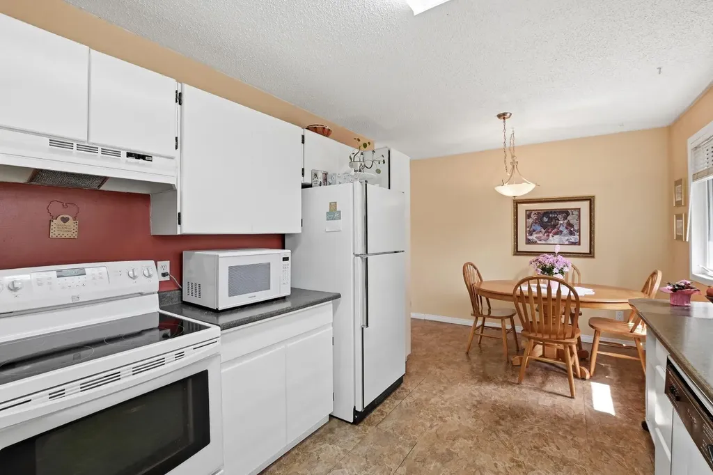 5327 38 Street Innisfail AB T4G 1E8