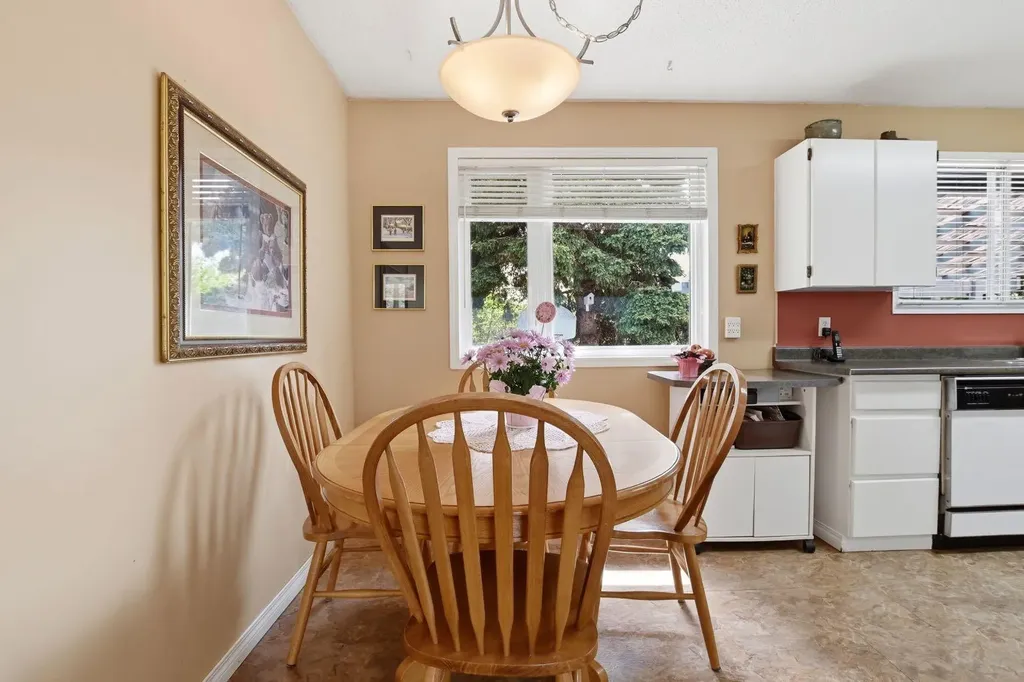 5327 38 Street Innisfail AB T4G 1E8