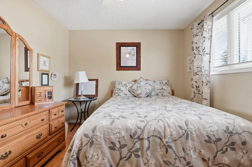 5327 38 Street Innisfail AB T4G 1E8