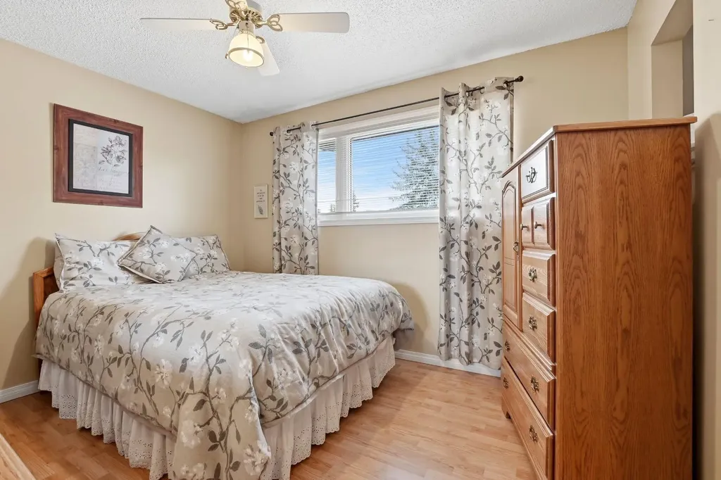 5327 38 Street Innisfail AB T4G 1E8