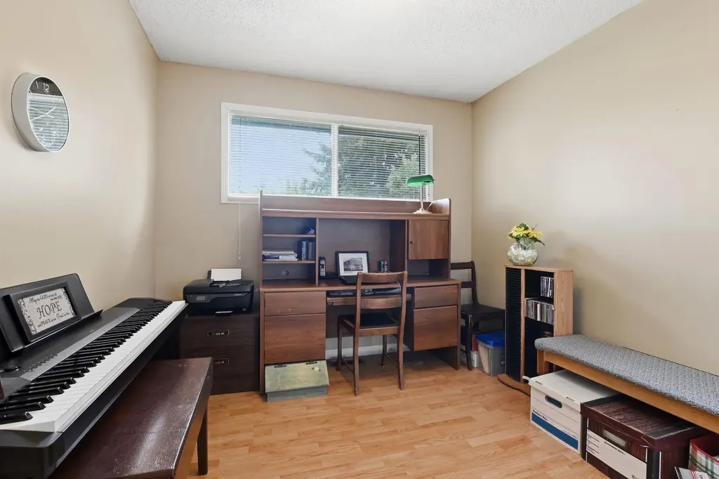 5327 38 Street Innisfail AB T4G 1E8