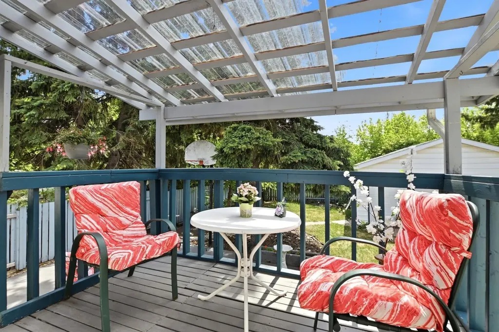 5327 38 Street Innisfail AB T4G 1E8