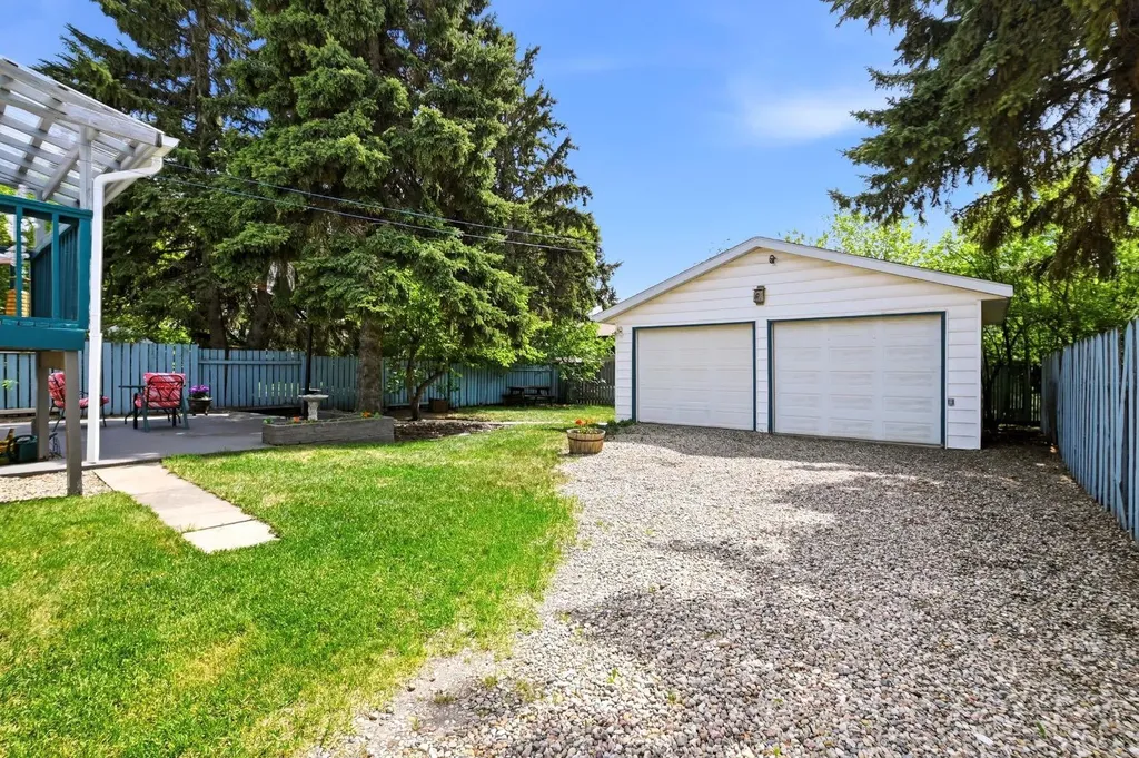 5327 38 Street Innisfail AB T4G 1E8