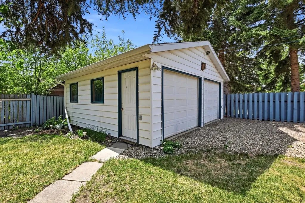 5327 38 Street Innisfail AB T4G 1E8