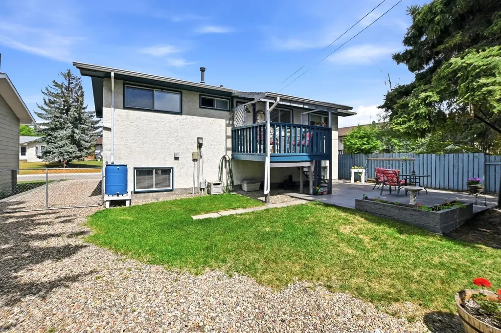 5327 38 Street Innisfail AB T4G 1E8