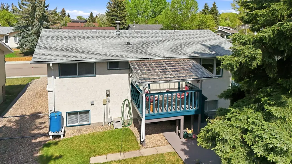 5327 38 Street Innisfail AB T4G 1E8