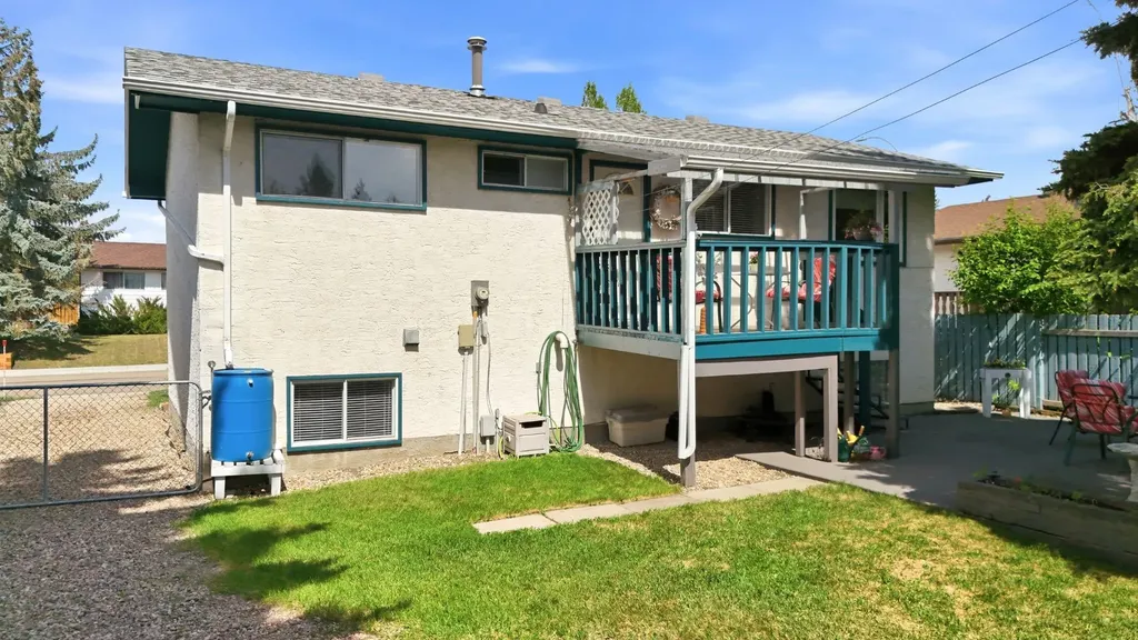 5327 38 Street Innisfail AB T4G 1E8