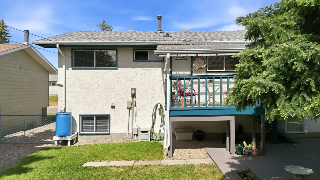 5327 38 Street Innisfail AB T4G 1E8