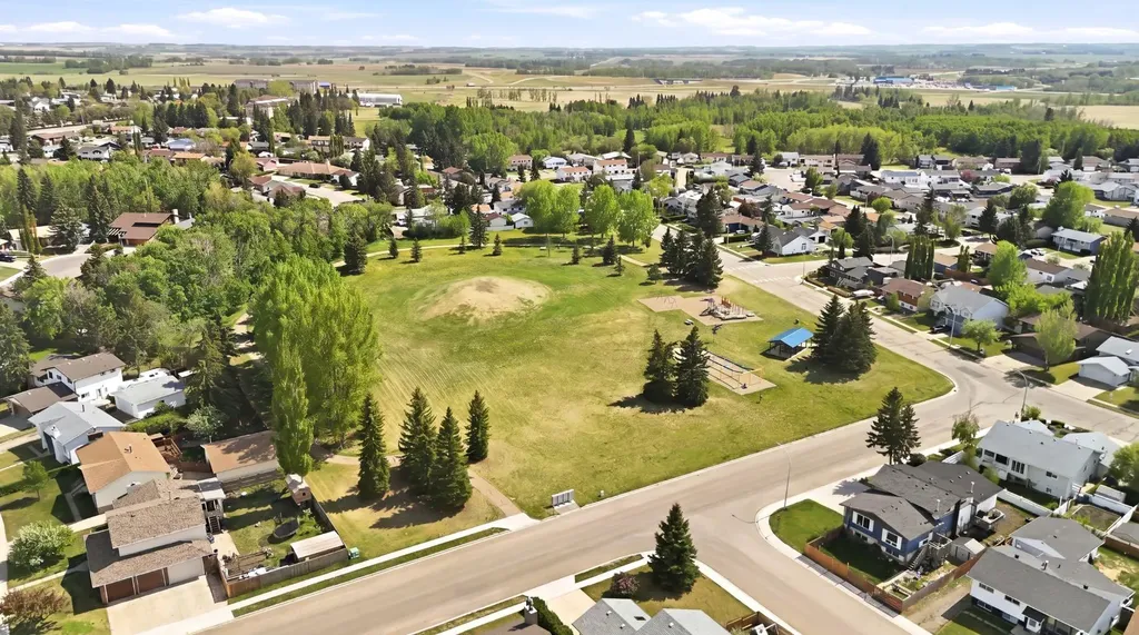 5327 38 Street Innisfail AB T4G 1E8