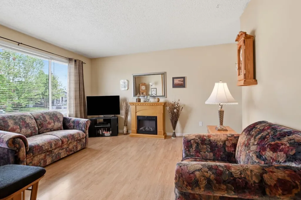 5327 38 Street Innisfail AB T4G 1E8