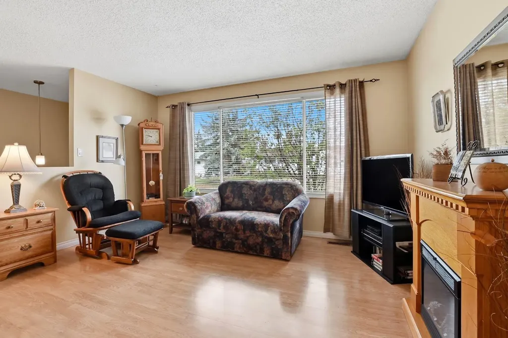 5327 38 Street Innisfail AB T4G 1E8