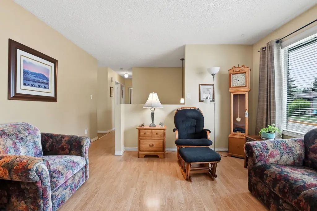 5327 38 Street Innisfail AB T4G 1E8