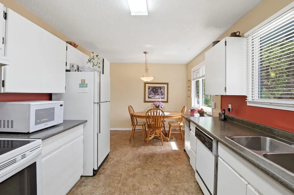 5327 38 Street Innisfail AB T4G 1E8