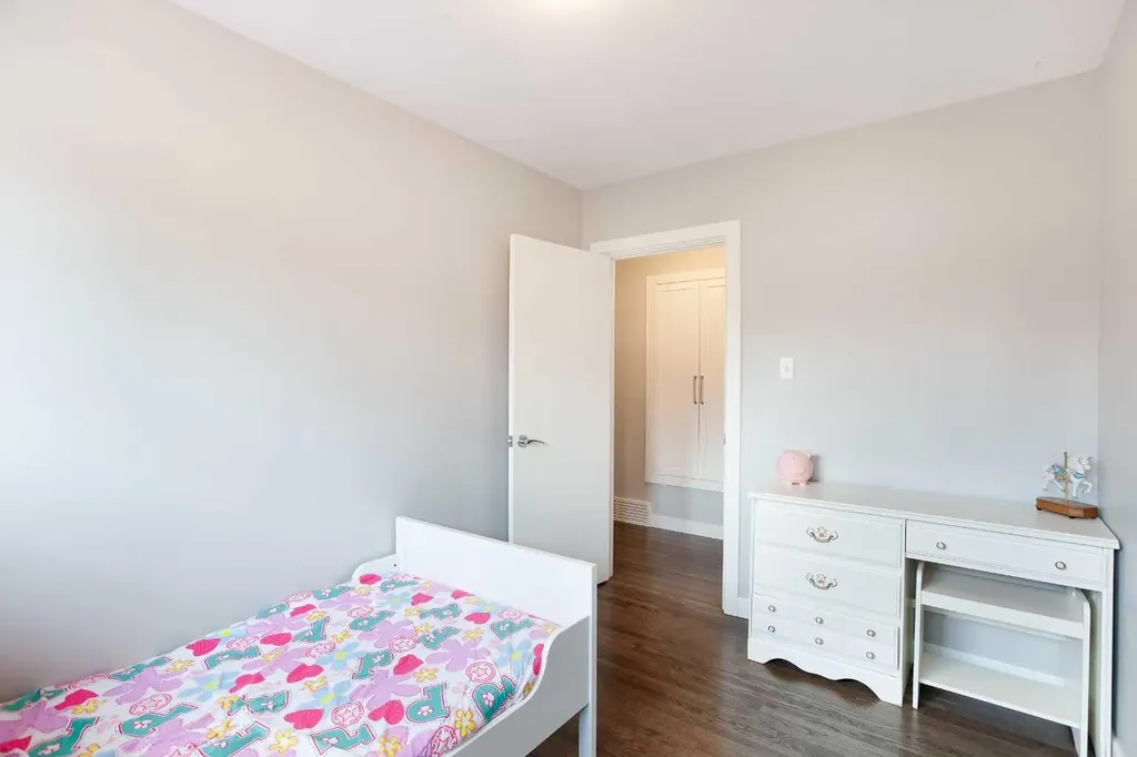 51 Wimbledon Drive SW Calgary AB T3C3J5