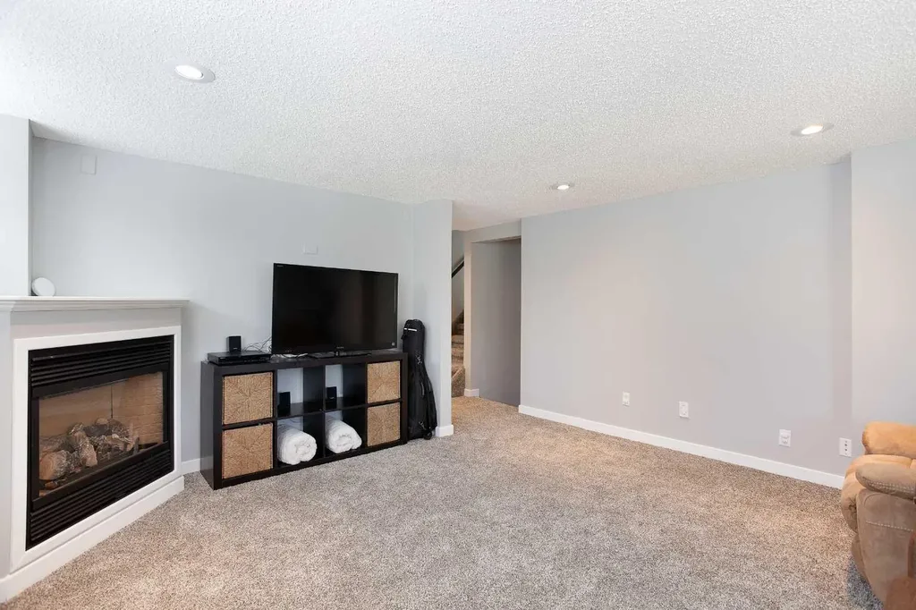 51 Wimbledon Drive SW Calgary AB T3C3J5