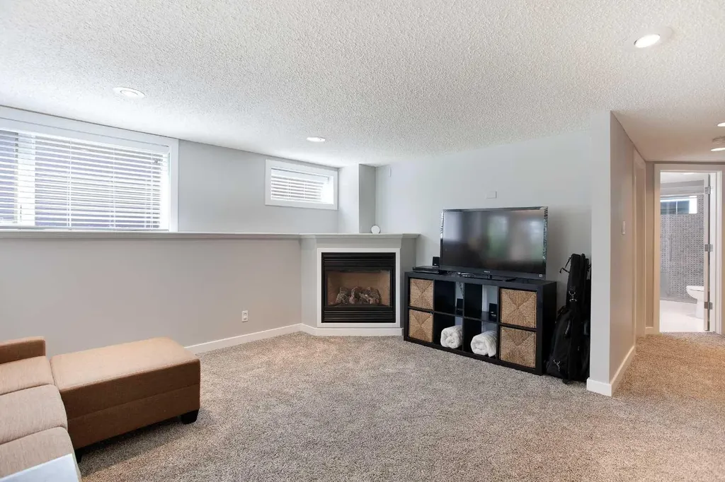 51 Wimbledon Drive SW Calgary AB T3C3J5
