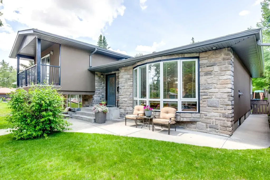 51 Wimbledon Drive SW Calgary AB T3C3J5