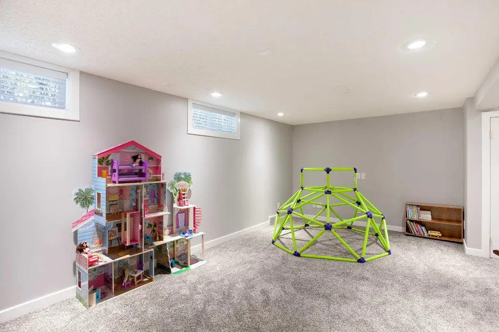51 Wimbledon Drive SW Calgary AB T3C3J5